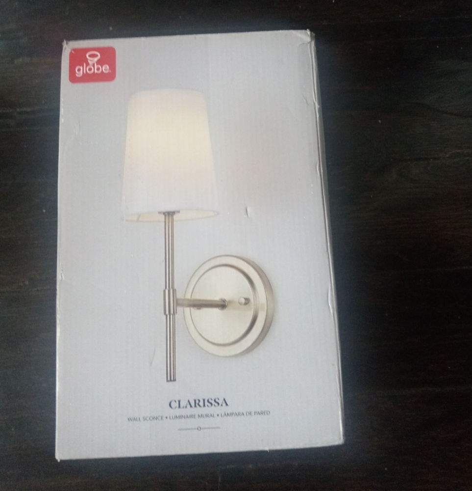 Globe Clarissa Wall Sconce Luminaire Mural 8.48" 21,54 Cm Matte Brass Finish